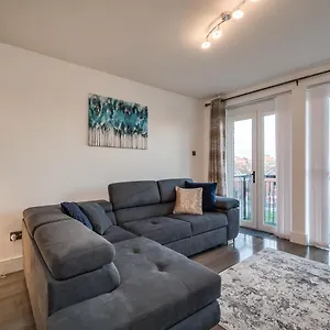 Comfort 2 Bed And Balcony Apartment Belfast
